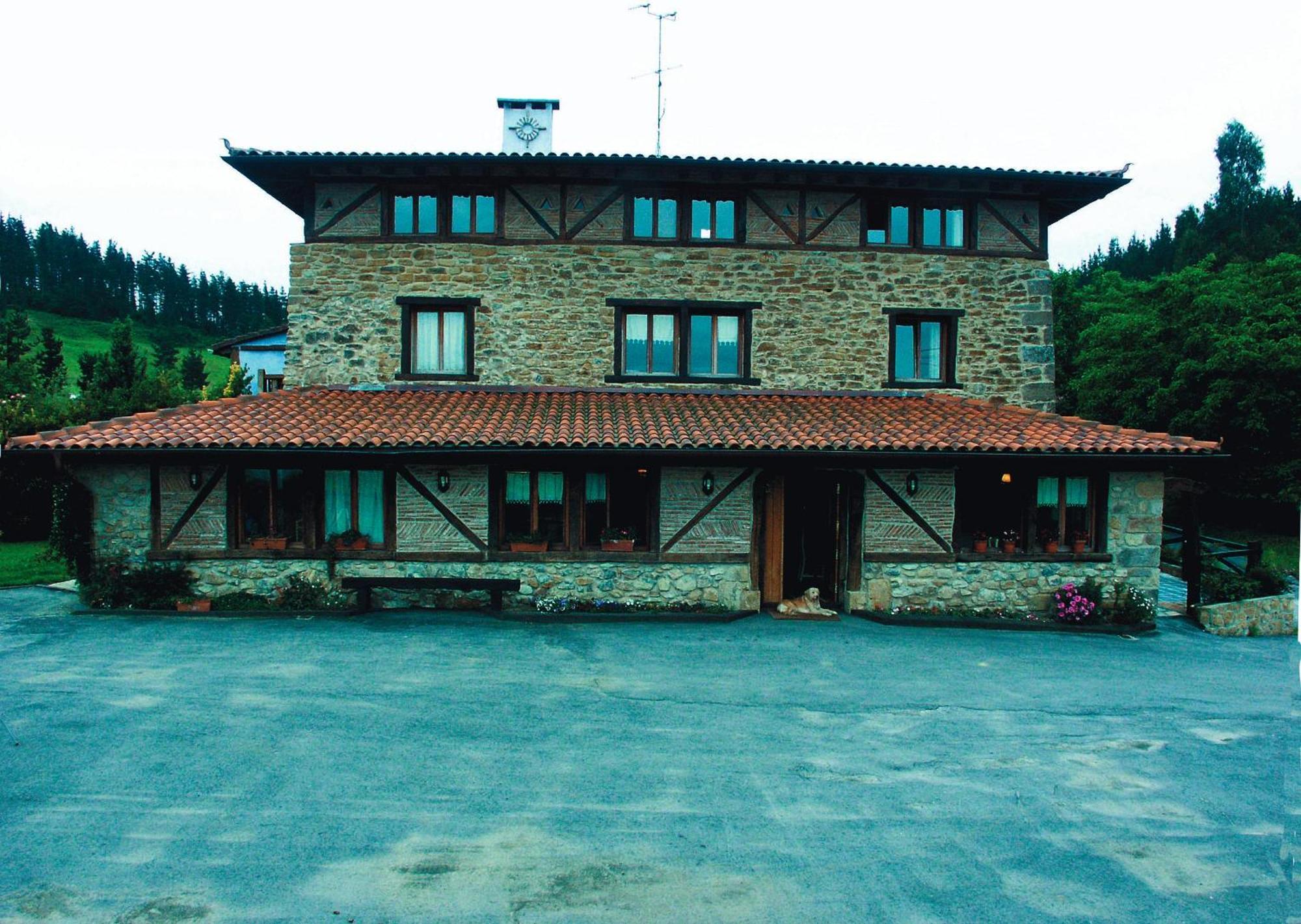 Aristieta Guest House Ajangiz Ngoại thất bức ảnh